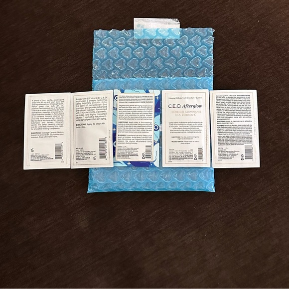 Nwt sunday riley samplers set. 5 samples. Made in France. - Picture 4 of 4